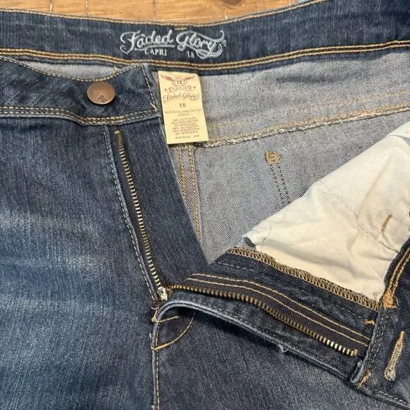 Women's Faded Glory Size 18 Capri Blue Jeans Denim Pants Vacation Travel - Picture 7 of 7